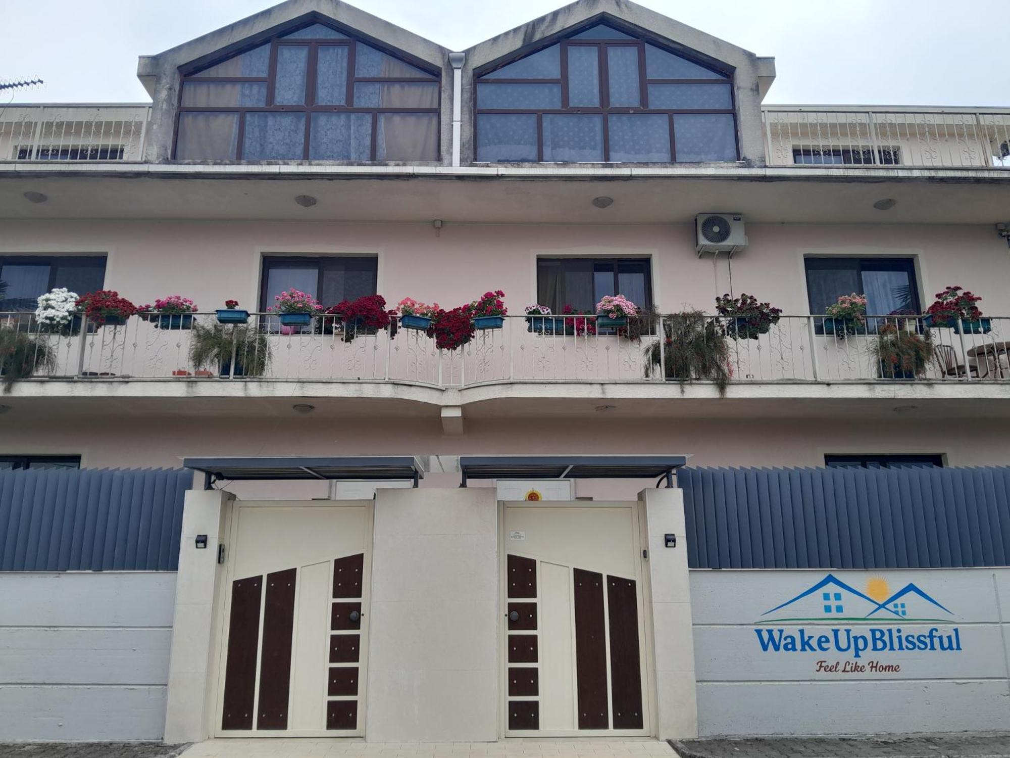 Blissful Hostel Shkoder Exterior photo